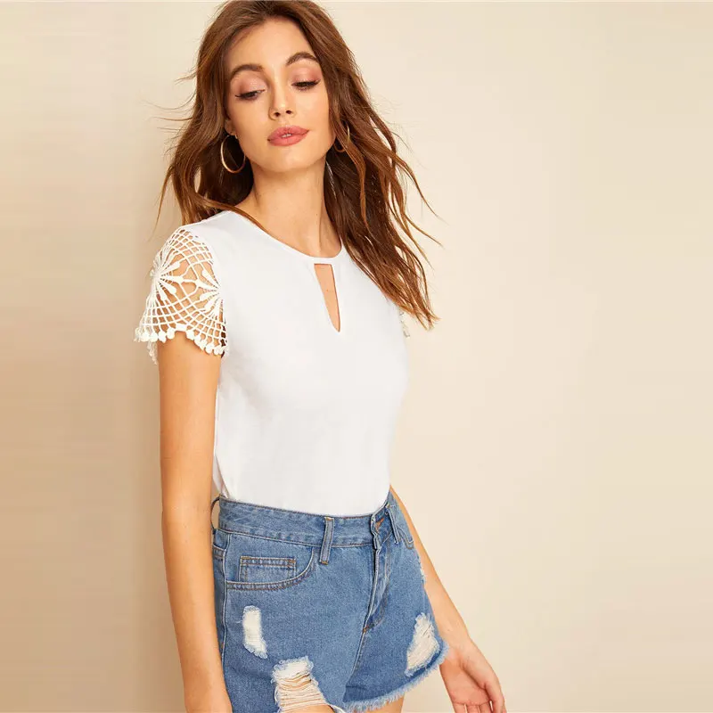 SHEIN модная летняя футболка с коротким рукавом и кружевным гипюром, женская одежда, повседневная однотонная женская футболка с круглым вырезом
