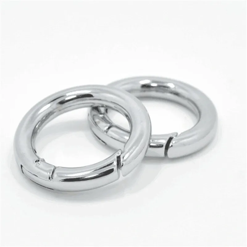 Золотое круглое кольцо для ключей пружинное с круглыми буквами бусины