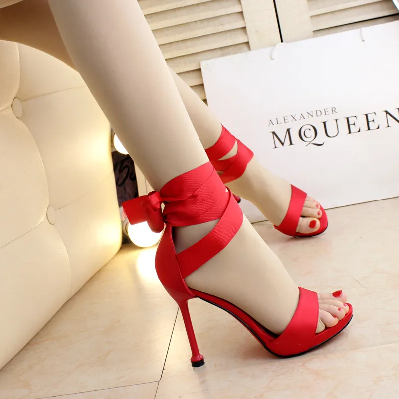 Женские туфли на высоком каблуке красные сандалии с лентой завязках лето 2019 |