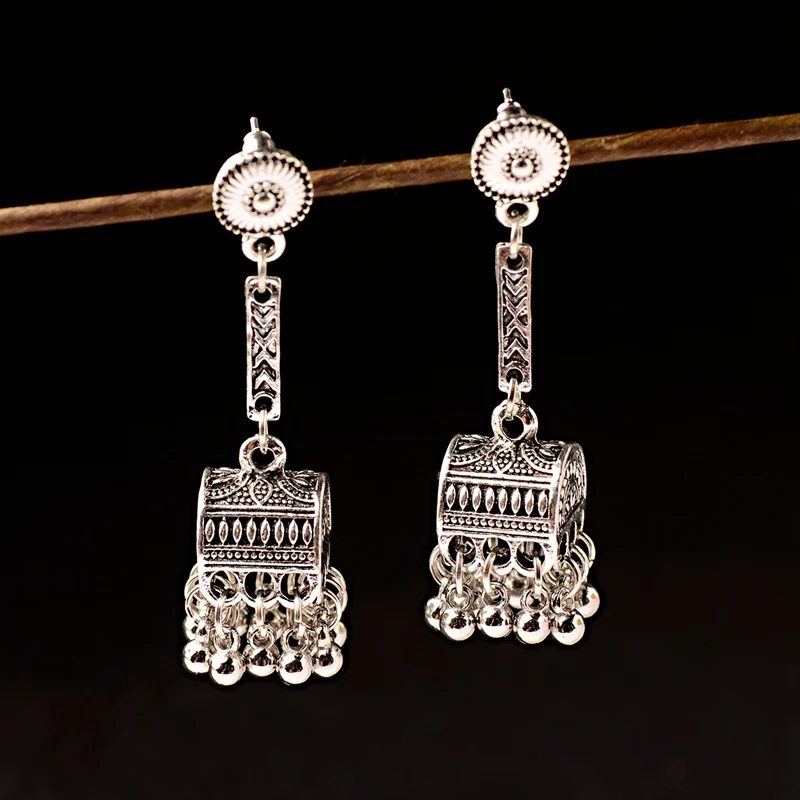 

Ethnic Women Silver Color Dangle Earrings Jhumka Indian Earrings Vintage Geometric Carved Earring Tassel Palace Orecchini Donna