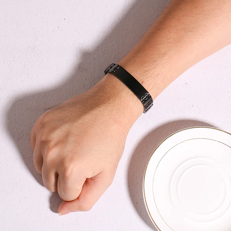 Браслет SIZZZ мужской из титановой стали с матовой поверхностью изогнутый