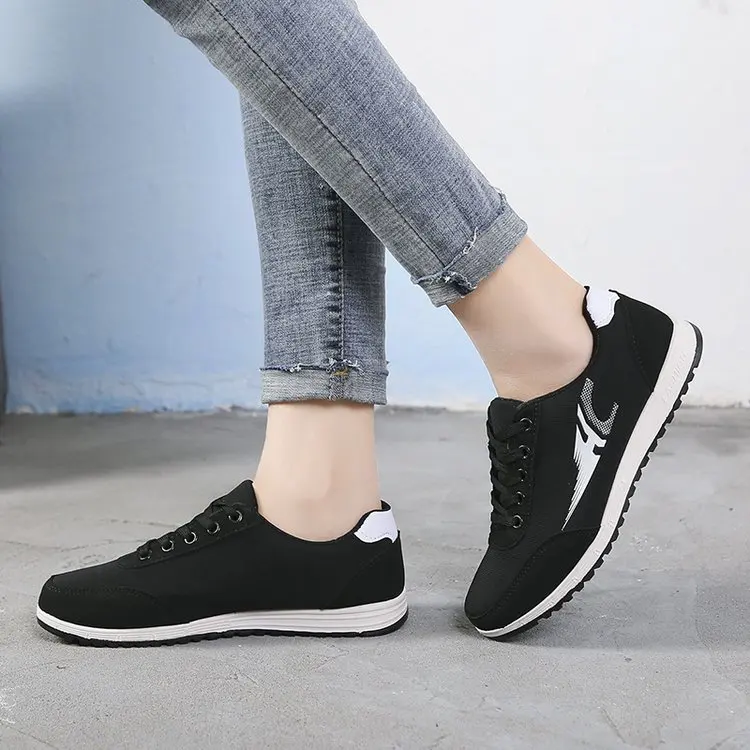 Кроссовки женские на шнуровке дышащие спортивные туфли плоская подошва для бега