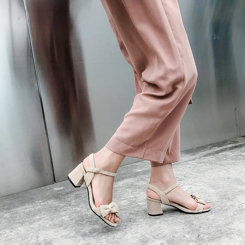 Женские босоножки с бантом YMECHIC розовые бежевые черные из флока на высоком