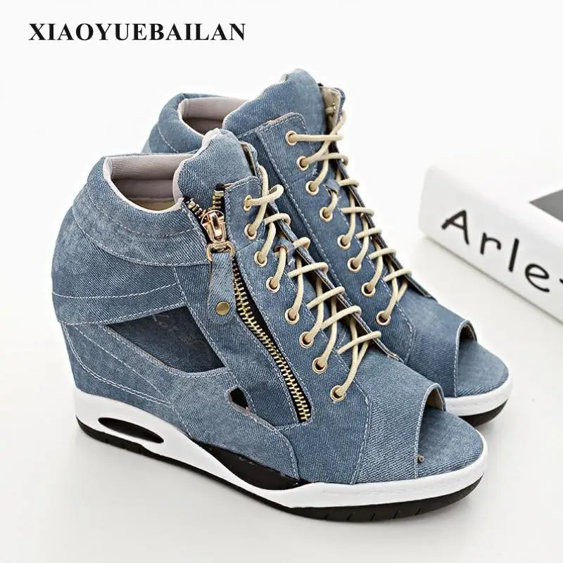 Сандалии на танкетке с открытым носком увеличивающие рост из джинсовой ткани