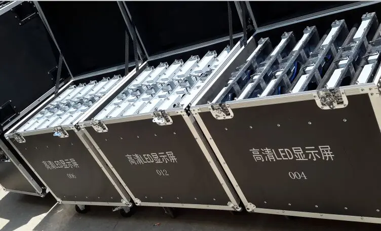 Чехол посылка со светодиодным дисплеем для использования в помещении и на улице