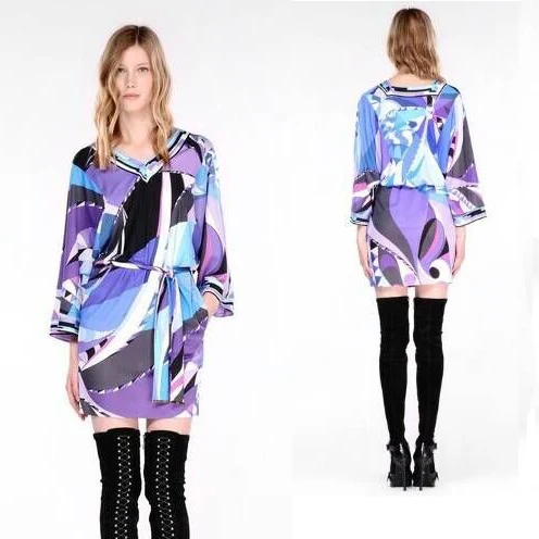 Женское эластичное трикотажное платье с поясом красивым V-образным вырезом |