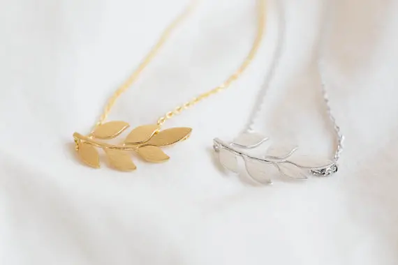 

Fashion Leaf Pendant Necklace Three Color Optiona Beautiful Plants Designed