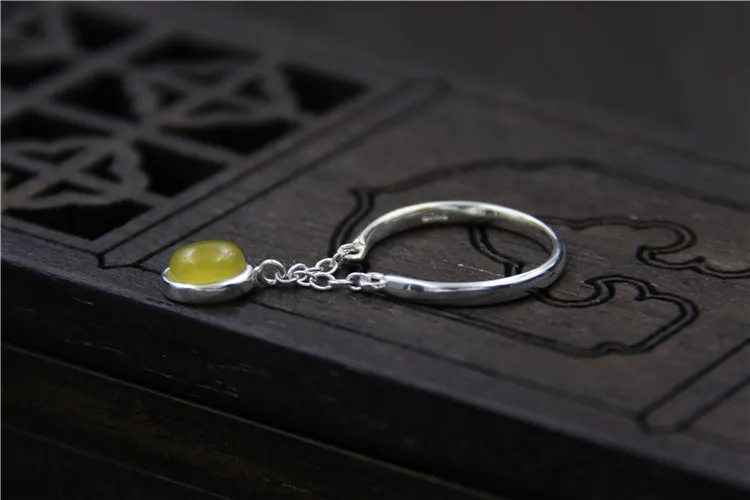 Женское кольцо из серебра 925 пробы с цепочкой и кисточками овальное натурального