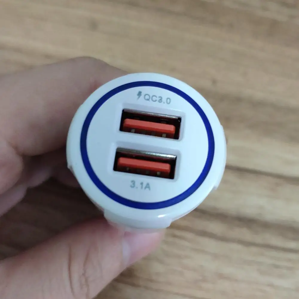 Автомобильное зарядное устройство DIYSECUR с USB портами и поддержкой быстрой