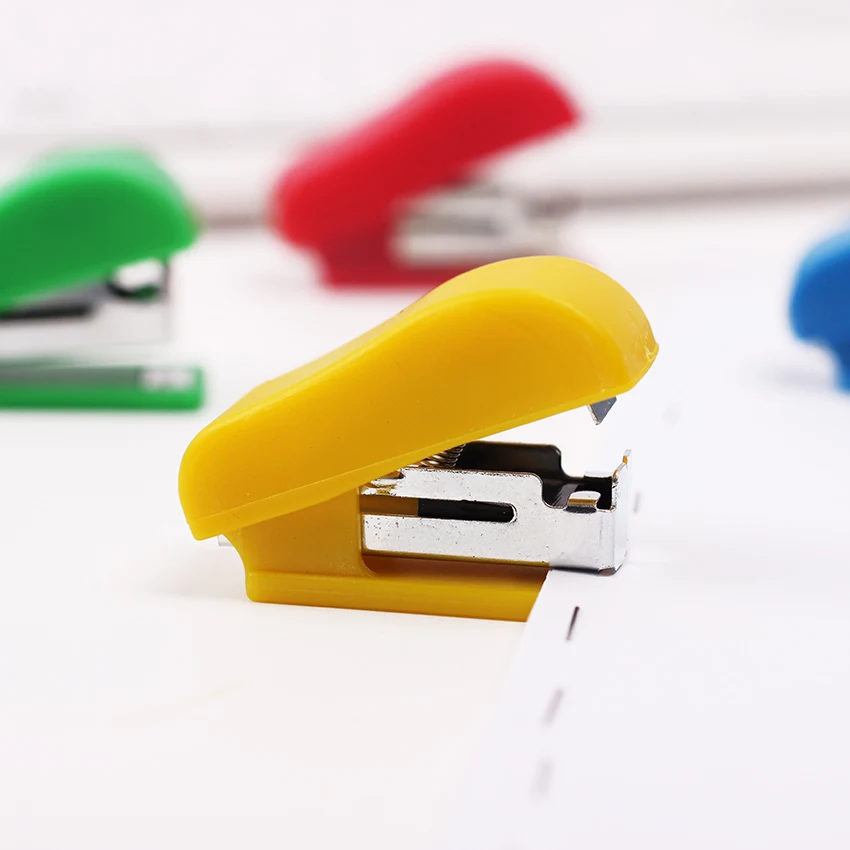 

1PC Super Kawaii Mini Small Stapler Useful Mini Stapler Staples Set Office Binding Stationery