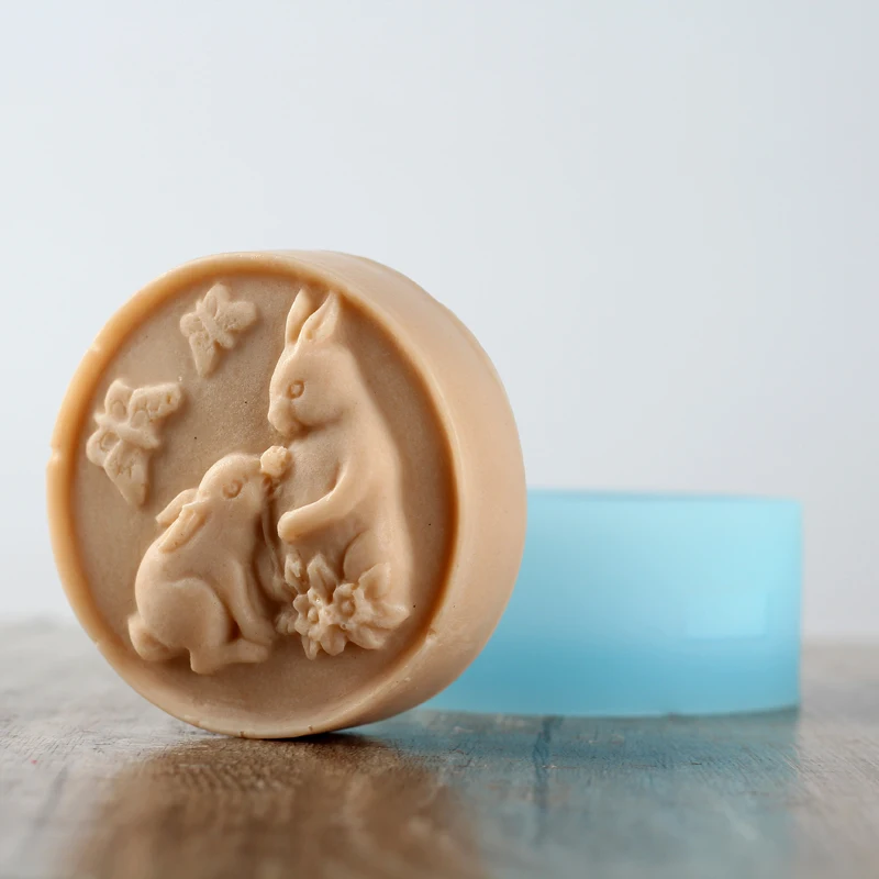 

Handmade Soap Mold Round Shape with Rabbits Pattern Silicone Moulds Home Decorative Tool