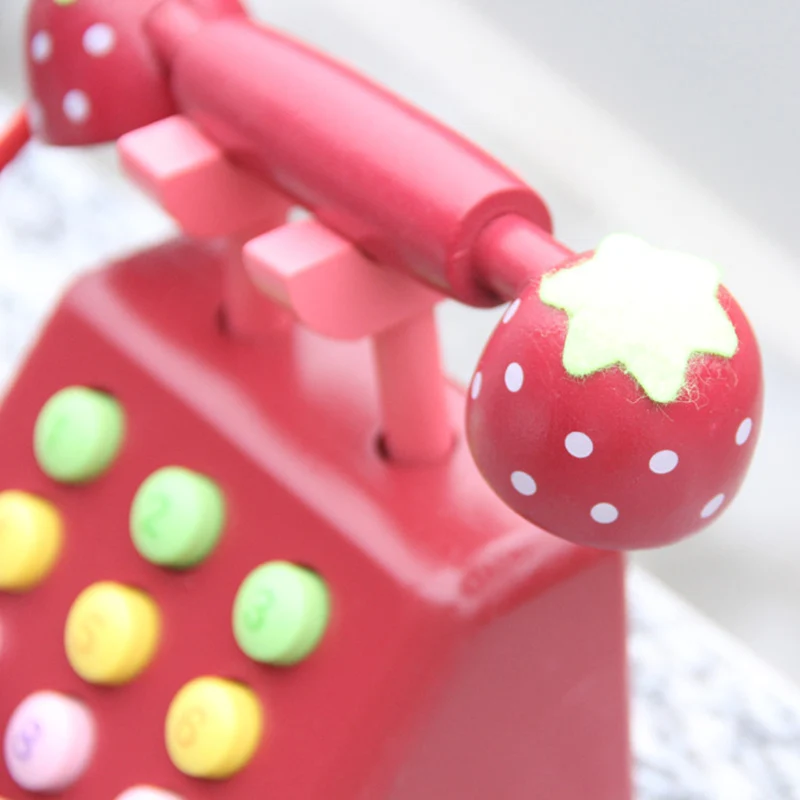 Девушка игрушки телефон клубника моделирование розовый мебель деревянные