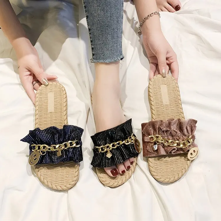 Женские летние модные шлепанцы с металлическими цепочками украшенные открытым