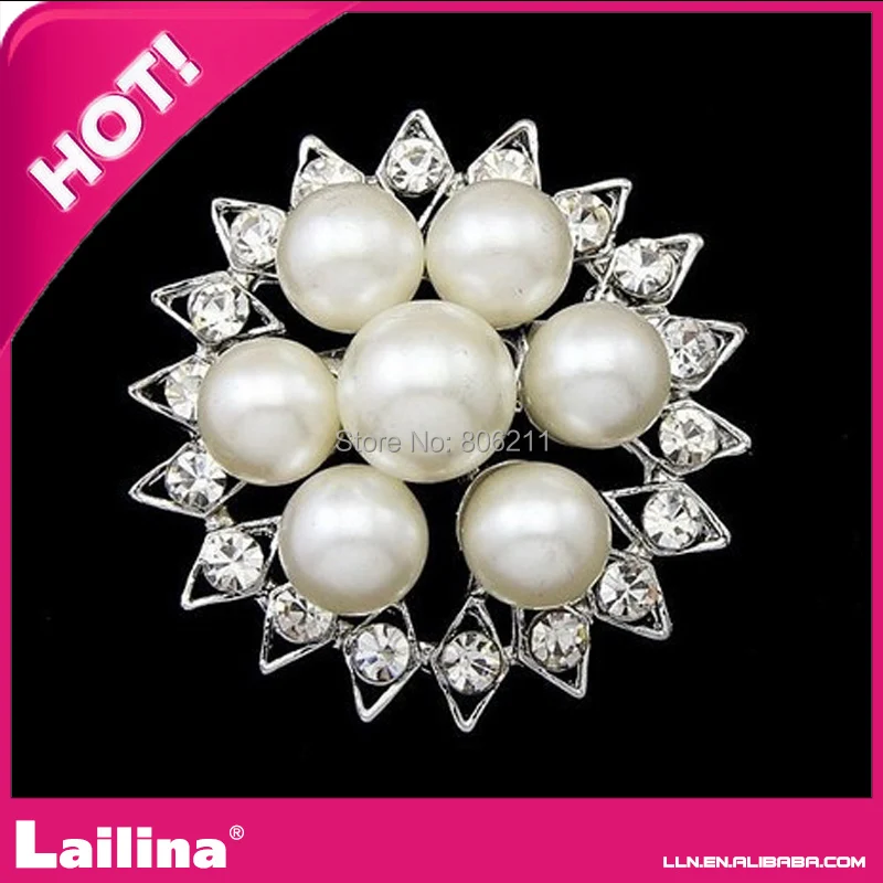 

Sunflower pearl and rhinestone metal button