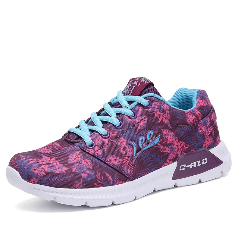 Женские кроссовки из сетчатой ткани белые дышащие на плоской подошве