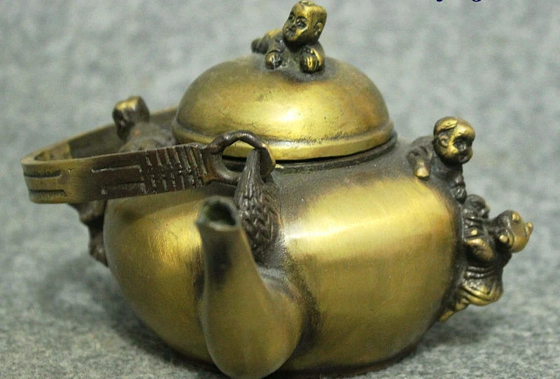 Народные Китай Бронза Медь Счастливый Ребенок ползучести Мальчик Статуя Вино Pot