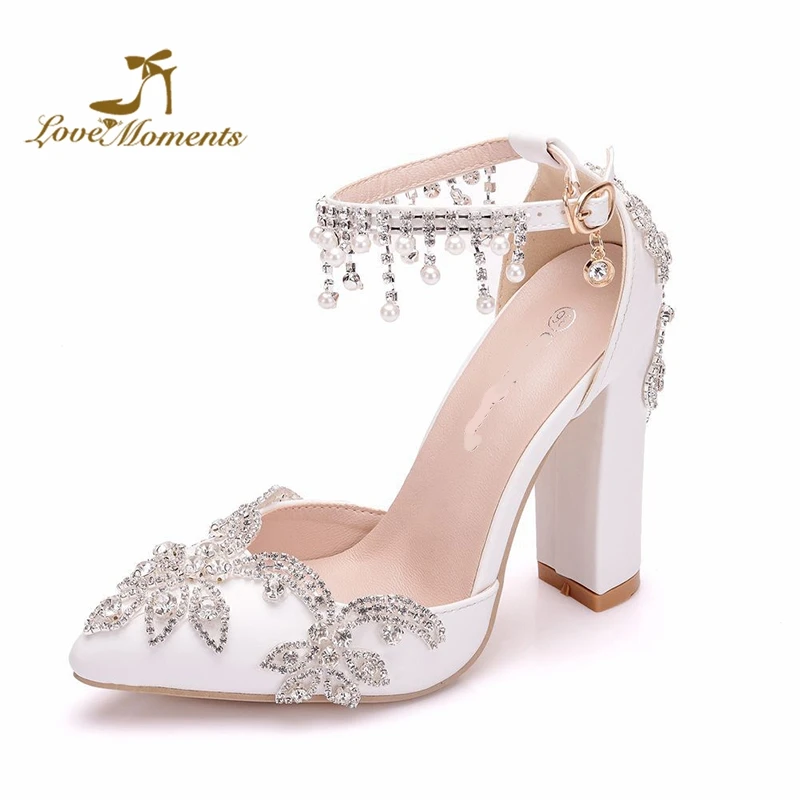 Свадебные модельные туфли с острым носком украшенные кристаллами Женские