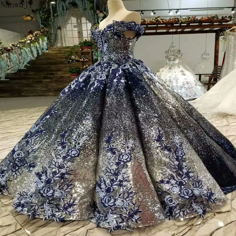 Женское вечернее платье с рукавами-крылышками фиолетовое в мусульманском стиле