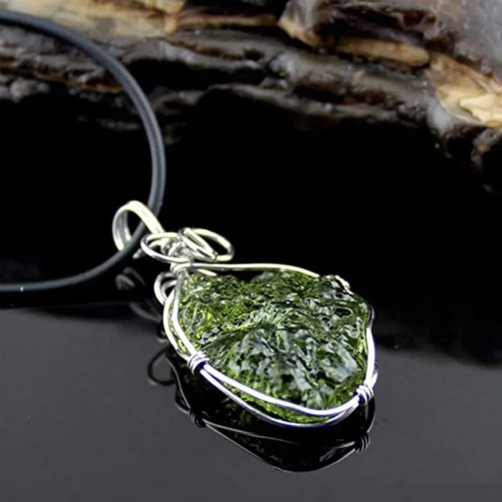 

free shipping charming 100% Natural Moldavite Green aerolites Czech Crystal Stone Meteorite Pendant Energy + Necklace