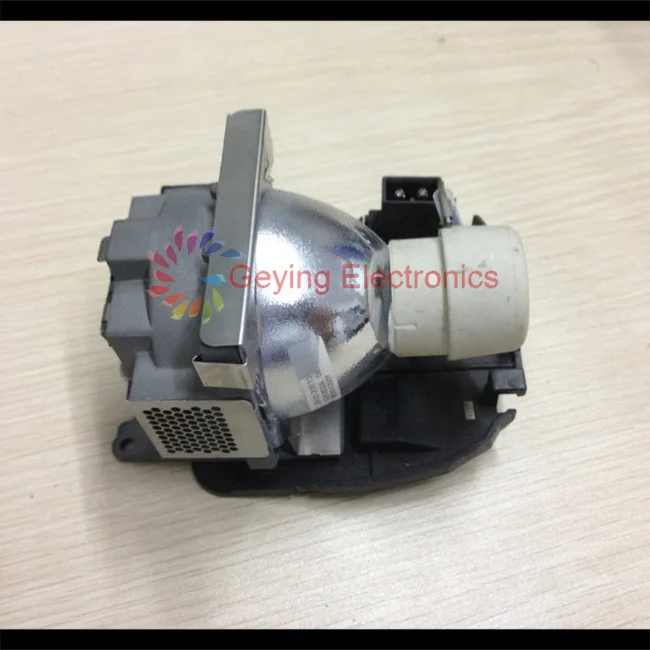 

Новая лампа проектора SP-LAMP-040 UHP200W для In Focus XS1