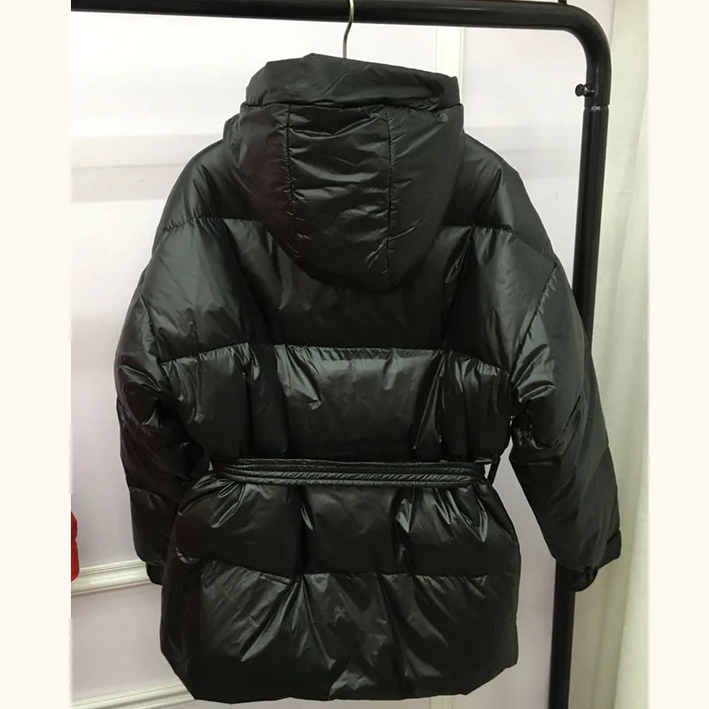 Женская парка на белом утином пуху теплая непромокаемая куртка с поясом 90% пух