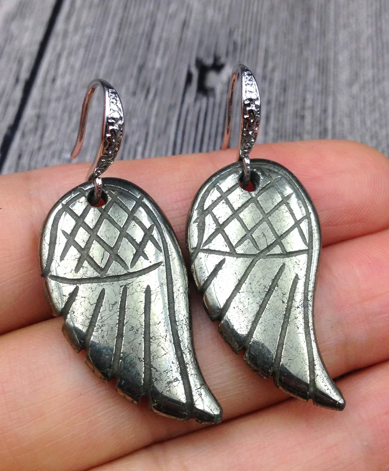 YA2563 Природный Пирит с крыльями ангела камень серьга крючком 30x15 мм | Украшения и