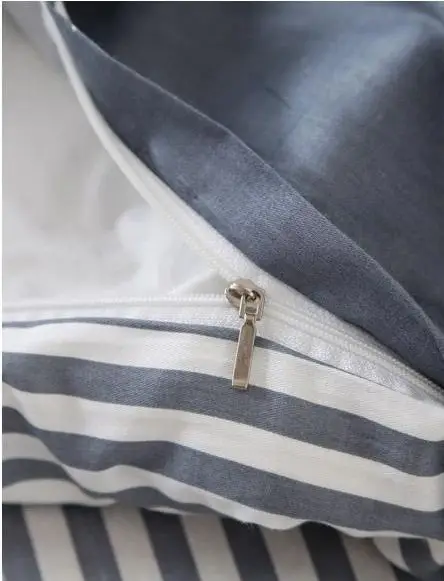 Западная Европа в простом стиле Модные полосы четыре шт постельного белья