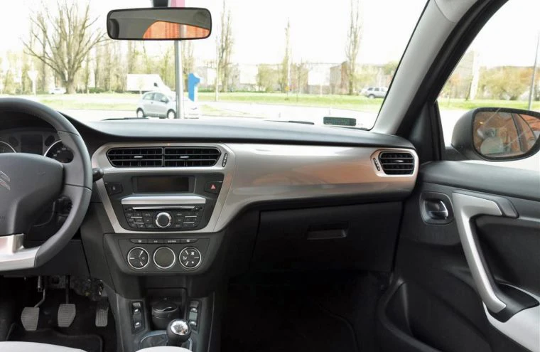 Автомобильный плеер GPS со встроенным Wi-Fi и радио музыка без потерь отличный bluetooth