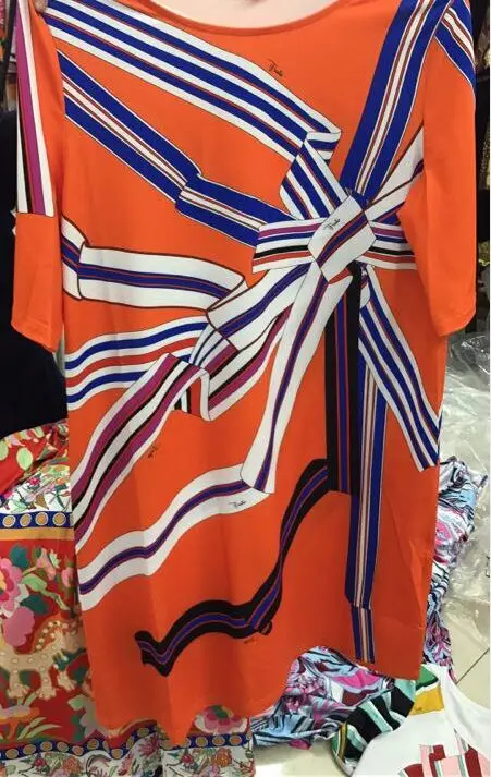 Женское дизайнерское платье с коротким рукавом оранжевое эластичное шелковое из