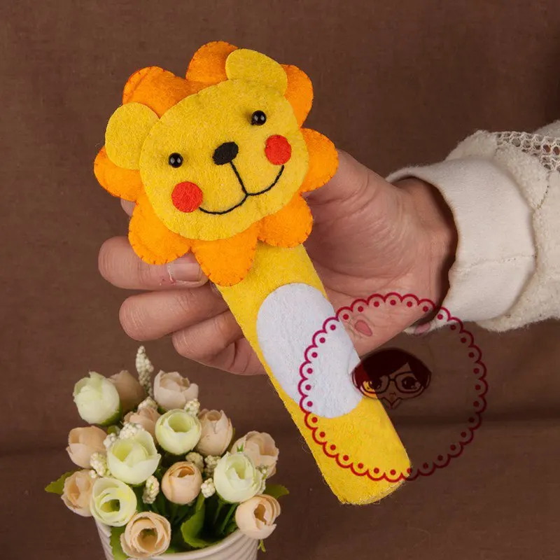 Маленький лев из фетра DIY колокольчик детская игрушка ручной работы Прошитые