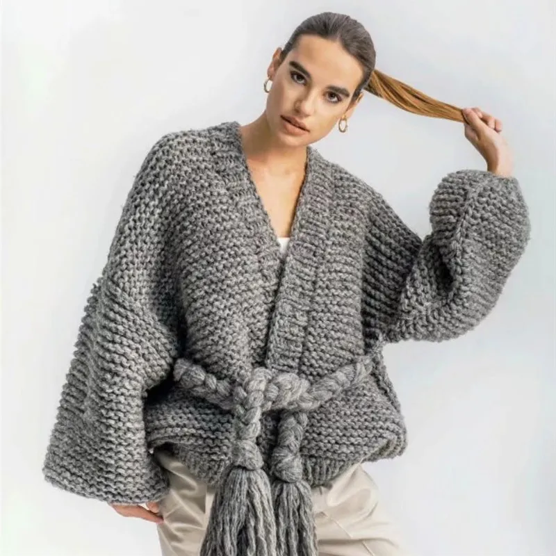 Женский свитер с кисточками и рукавами фонариками ручной работы Новинка осени