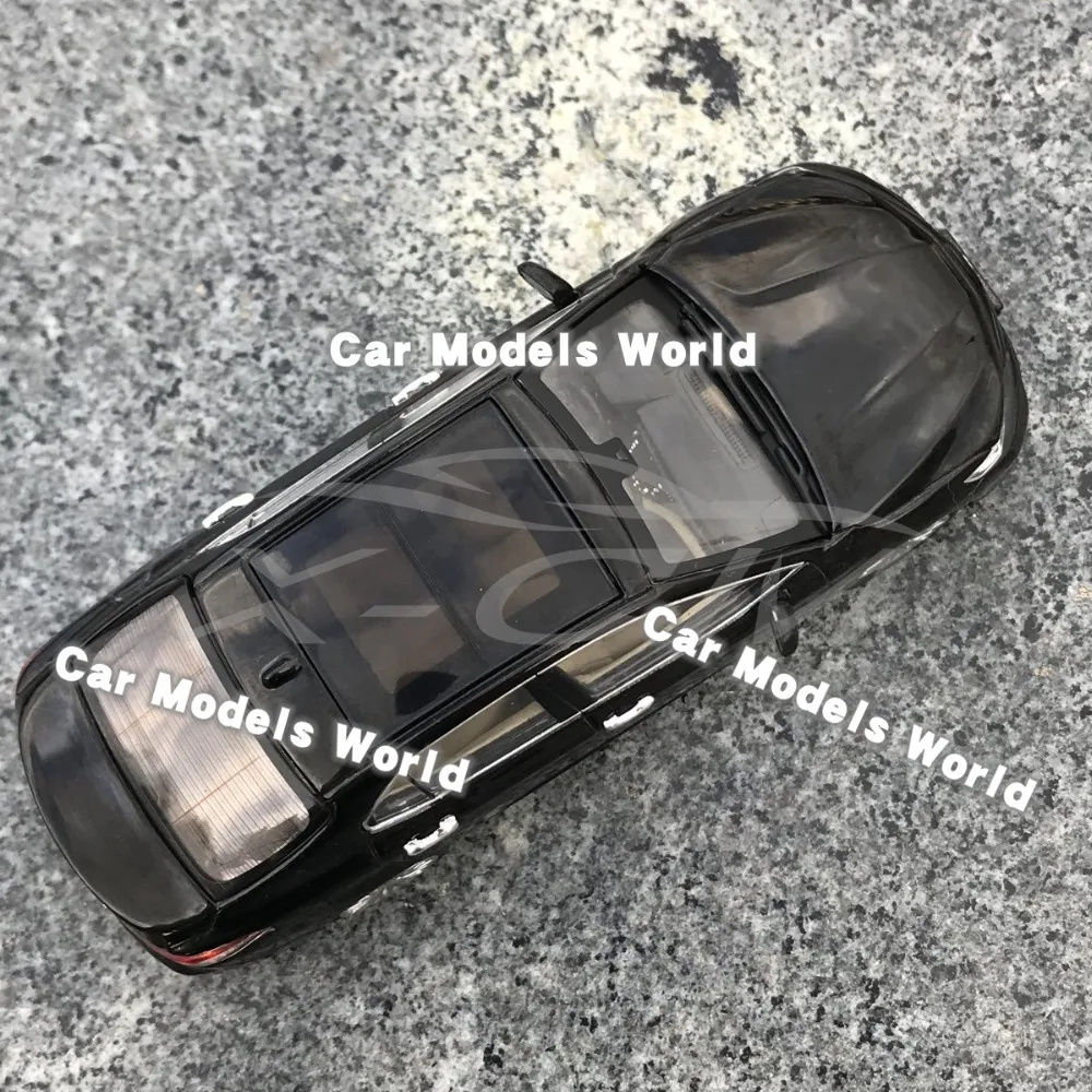 Литая модель автомобиля для всех новых Camry 2018 1:43 (черный) + маленький подарок!| |