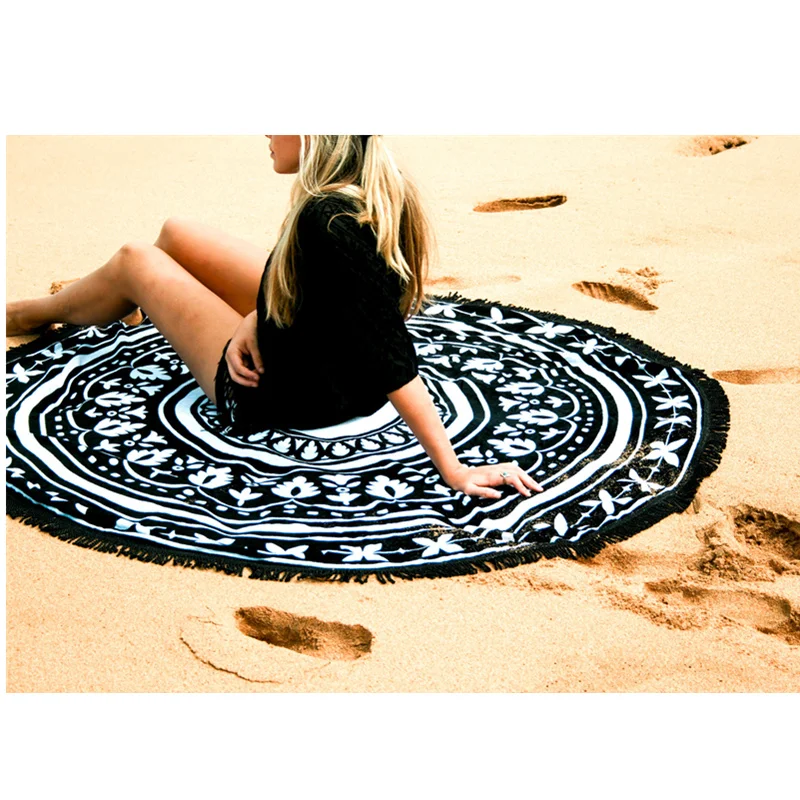 Стильное новейшее 2017 черное с кисточками белое цветочным принтом богемное