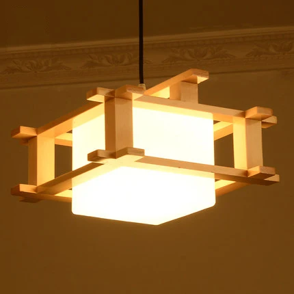 Современный деревянный подвесной светильник в виде маленького деревянного