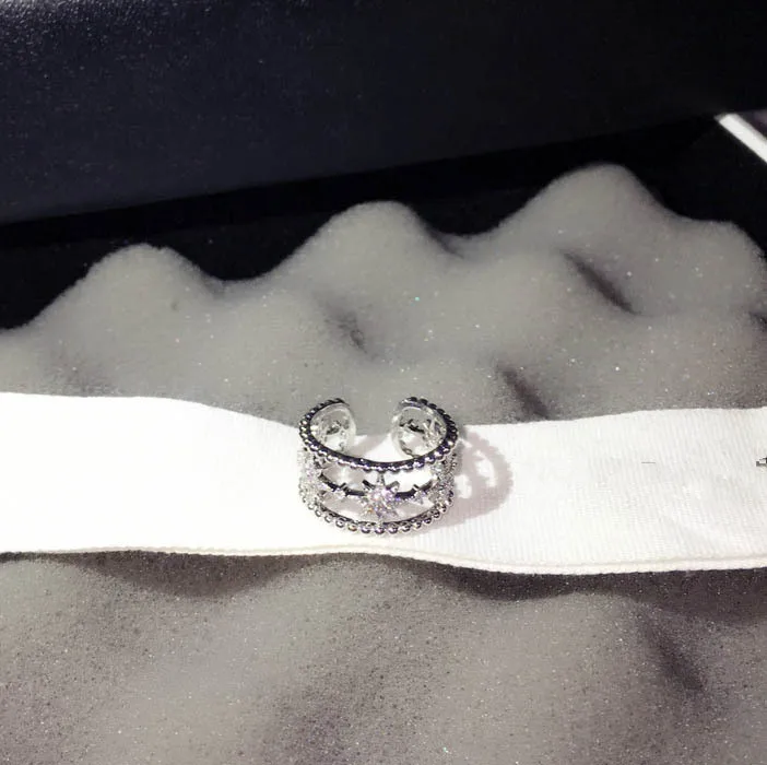 Женское кольцо с кристаллами серебристый цвет открыт пробы полой звездой модный