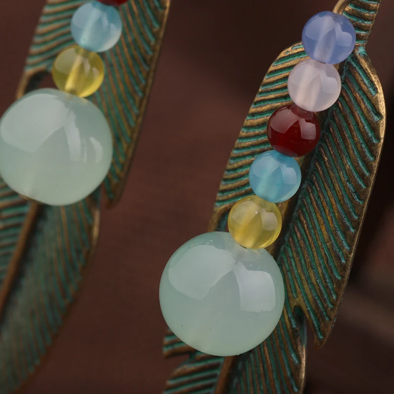 Серьги-подвески в форме зеленого пера Винтажные серьги с природными камнями