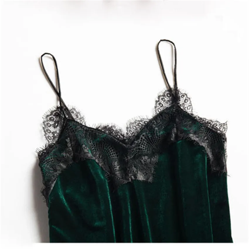 Осеннее винтажное зеленое бархатное платье на бретелях спагетти элегантное