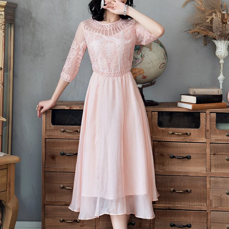 Женское Сетчатое платье с вышивкой розовое элегантное круглым вырезом и принтом