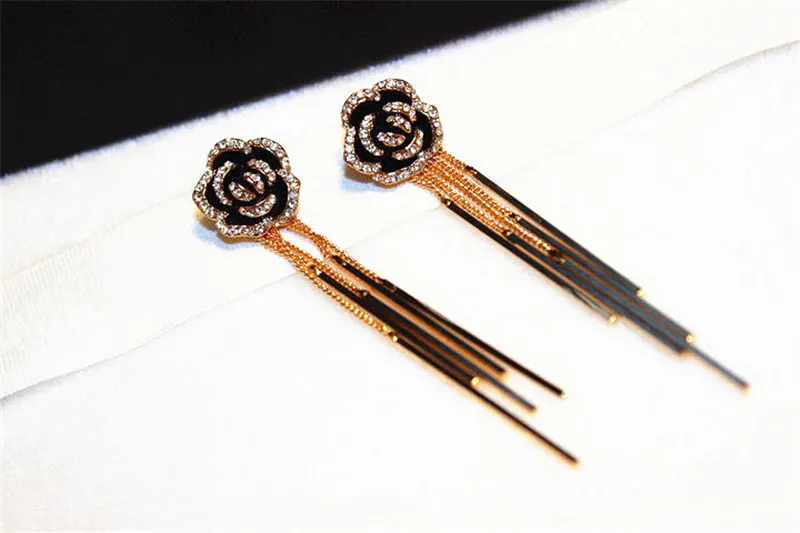 Простые элегантные длинные серьги с розовым цветком и кисточками из циркония для