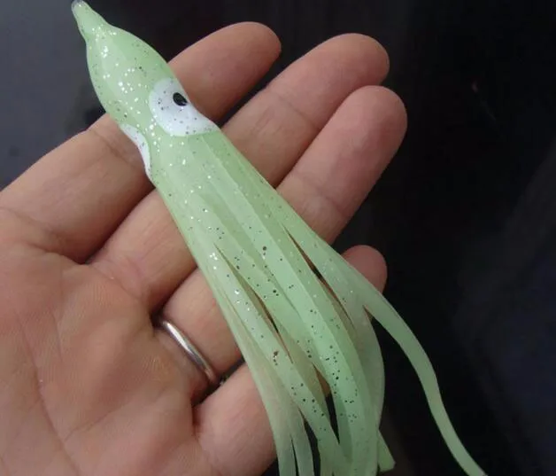 

Hot 16cm/8.2g 15pcs/lot Squid Lure Octopus Fishing Bait PVC Soft Plastic Fishing Lure Swimbait Fishing Skirts Worm Fishing Lures