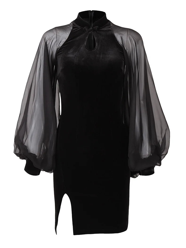 Женское платье с рукавами фонариками черное облегающее велюровое мини разрезом