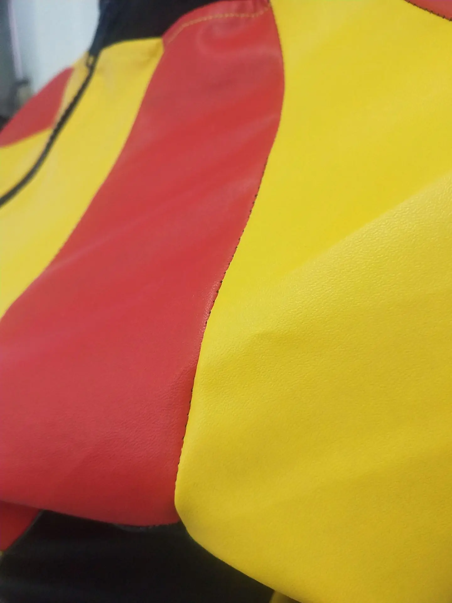 Новинка зимние женские спортивные костюмы из искусственной кожи в стиле пэчворк