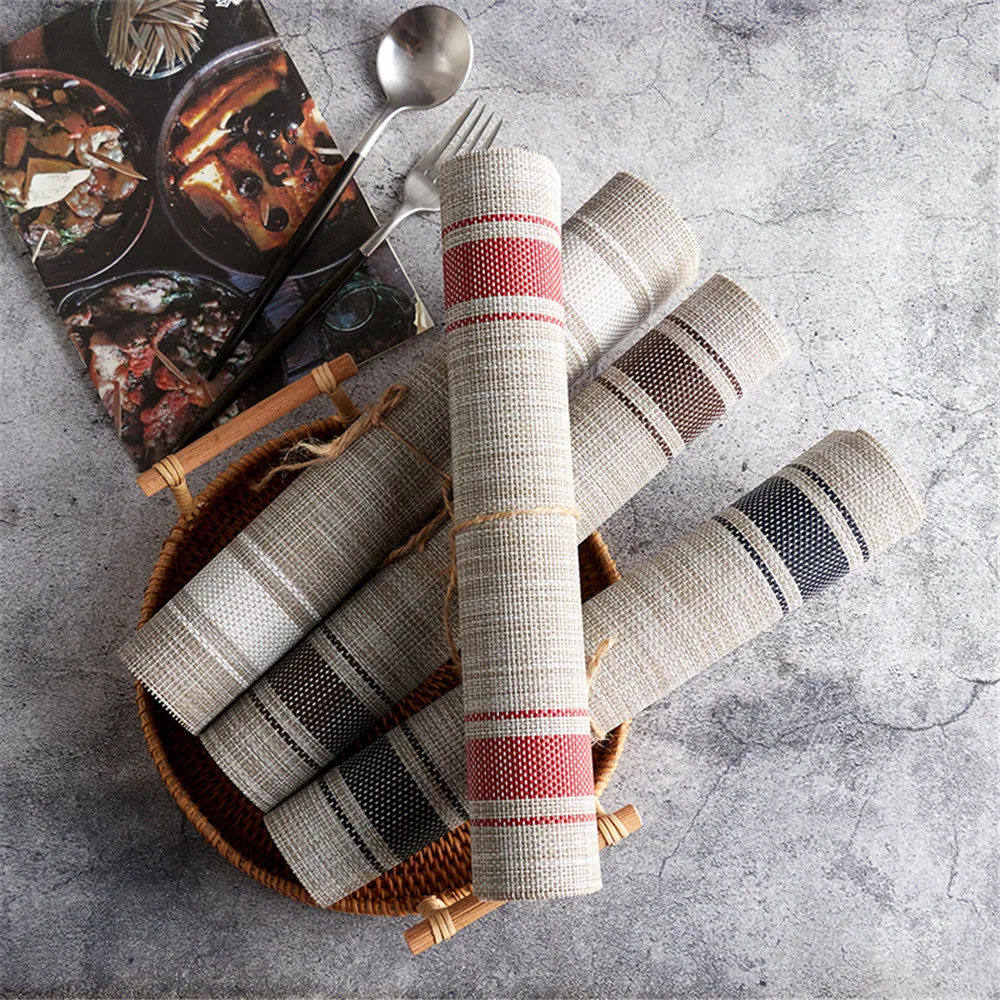 Простые столовые приборы в полоску коврик для обеденного стола