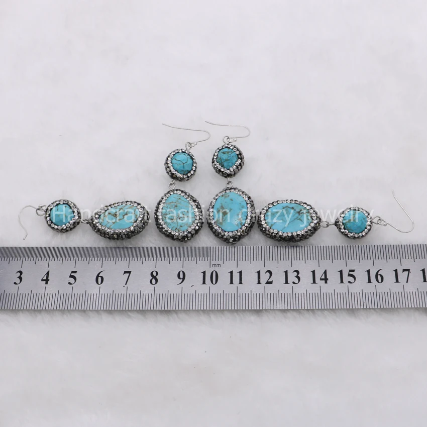 Серьги-подвески из натурального зеленого камня с круглым зеленым камнем