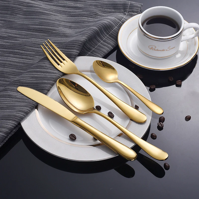 Роскошный набор посуды из розового золота и серебра столовых приборов