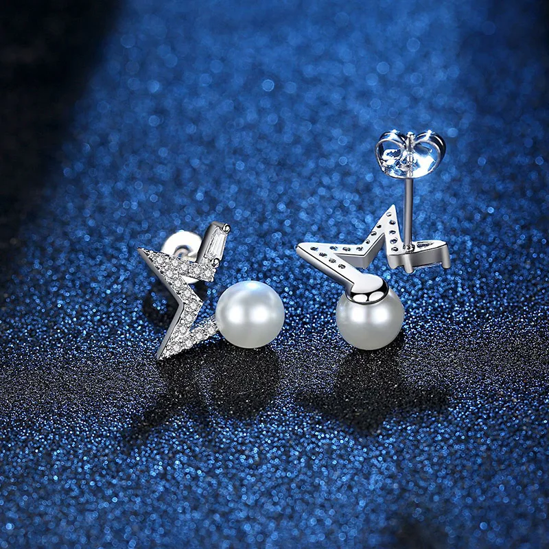 Серьги-гвоздики в виде счастливого листа с жемчугом и треугольниками