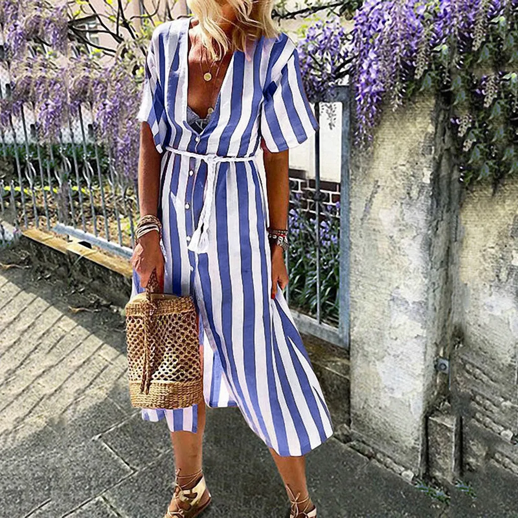 Женское платье с коротким рукавом и оборками летнее глубоким v-образным вырезом