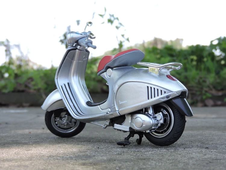 Новинка 1/12 эксклюзивная Коллекционная модель мотоцикла VESPA 946 из литого