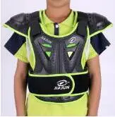 Новый детский мотоциклист оснащенный внедорожными шлемами противоударными