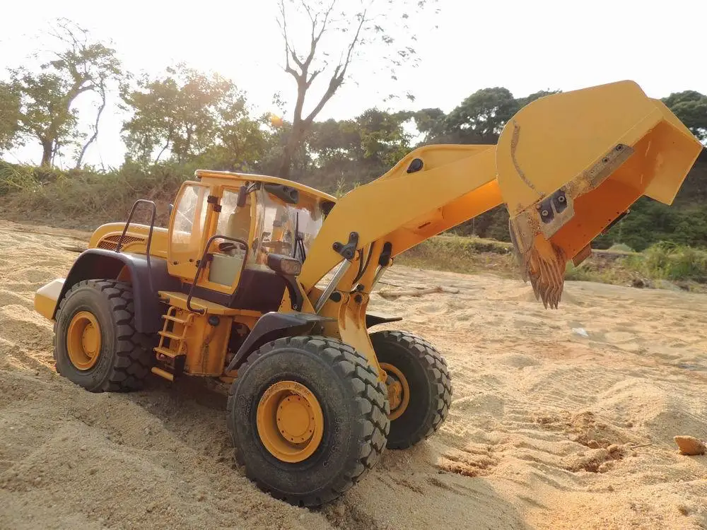 Новинка готовый к использованию Радиоуправляемый гидравлический погрузчик 1/12 с